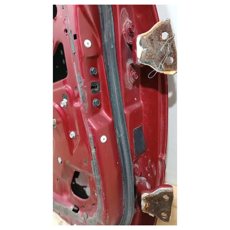 Puerta Trasera Izquierda Nissan Tsuru 1992 al 2017 (Usado)